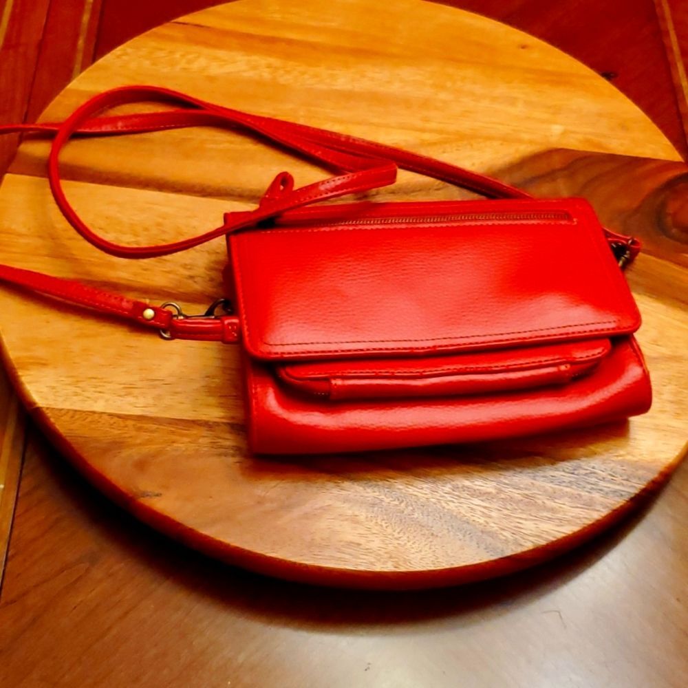BUXTON RED CROSS BODY BAG
